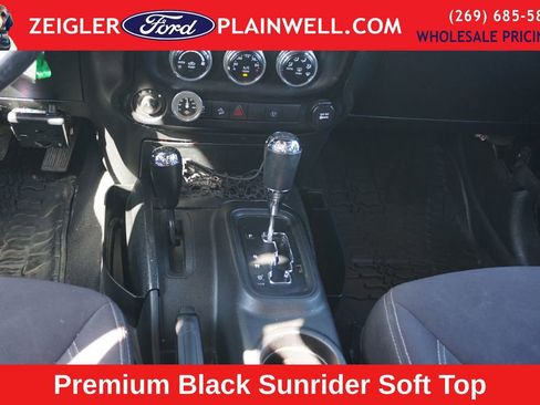 Used 2014 Jeep Wrangler Unlimited Sahara w/ Dual Top Group AWD/4WD image 15