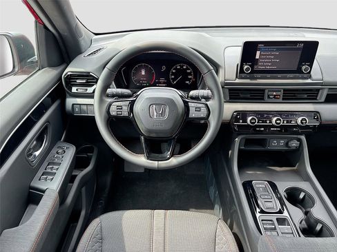 Certified 2025 Honda Pilot Sport image 25