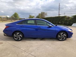 Used 2025 Hyundai Elantra Limited video 4