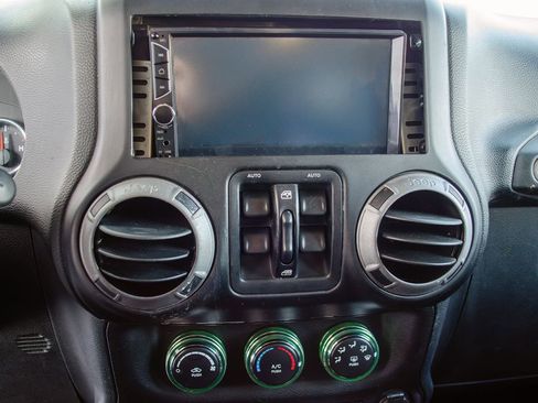 Used 2011 Jeep Wrangler Unlimited Sport image 20