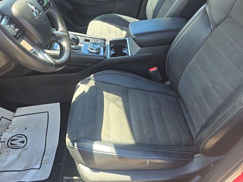 Used 2023 Mitsubishi Outlander SE FWD image 10