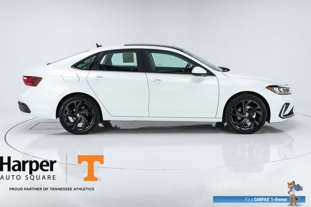 Used 2025 Volkswagen Jetta SE w/ Sunroof Package FWD image 10