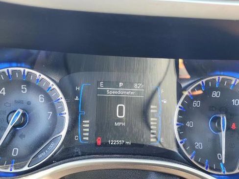 Used 2017 Chrysler Pacifica Touring w/ Tire & Wheel Group image 13