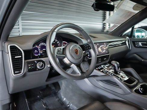 Certified 2023 Porsche Cayenne Coupe image 4