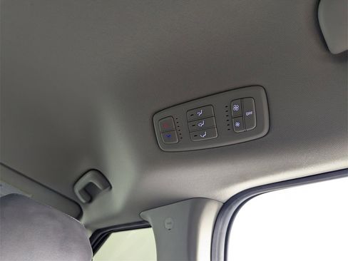 Used 2022 Kia Carnival LX image 30