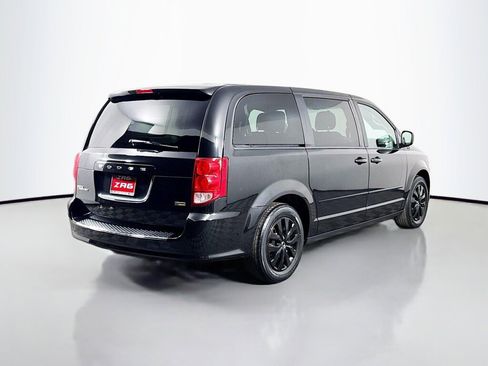 Used 2017 Dodge Grand Caravan SE FWD image 5