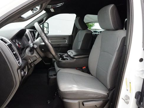 Used 2022 RAM 2500 Big Horn AWD/4WD image 30