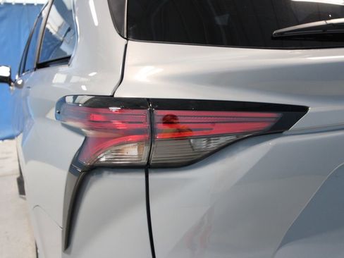 Used 2023 Toyota Sienna XSE image 40