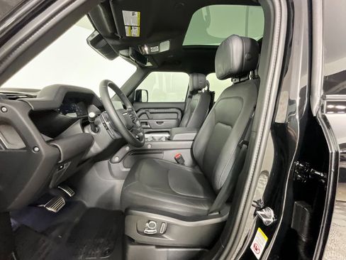 Used 2025 Land Rover Defender 130 V8 image 16