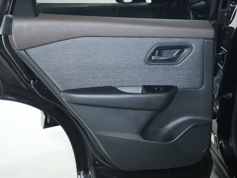 Used 2023 Nissan Rogue S image 13