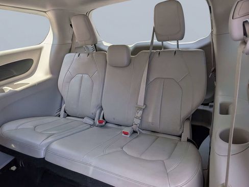 Used 2021 Chrysler Voyager Lxi FWD image 13