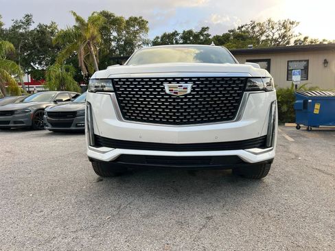 Used 2021 Cadillac Escalade Luxury RWD image 2