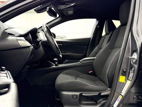 Used 2018 Toyota C-HR XLE image 9