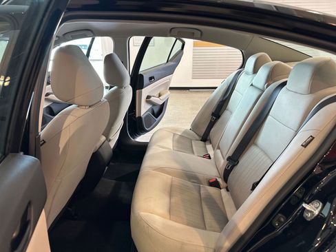 Used 2025 Nissan Altima 2.5 SV image 24