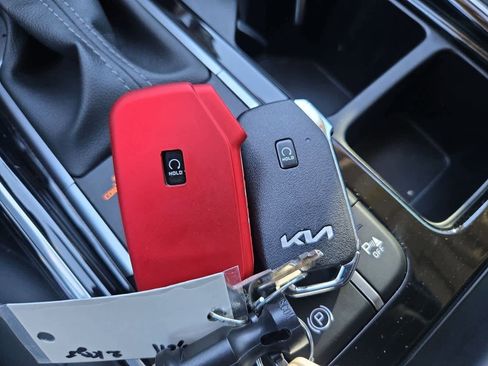 Certified 2022 Kia Sorento SX image 35