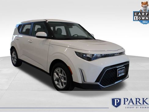 Used 2025 Kia Soul LX FWD image 1