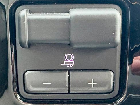 Used 2024 GMC Sierra 2500 SLT w/ SLT Premium Package image 21