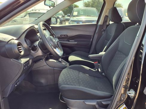 Used 2022 Nissan Kicks S FWD image 17
