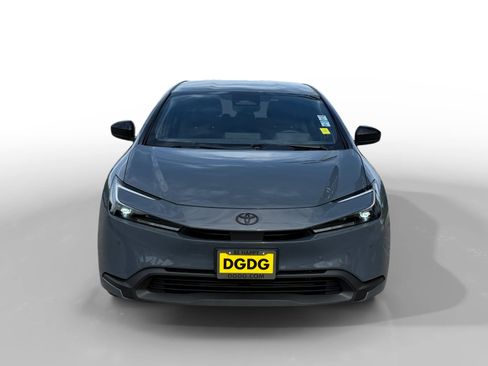 Used 2024 Toyota Prius LE FWD image 8