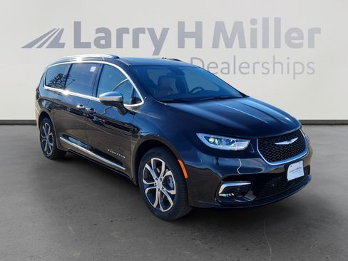 New 2026 Chrysler Pacifica Pinnacle image 8