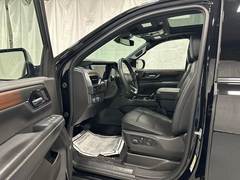 Used 2025 GMC Yukon XL Denali w/ Sun & Power Step Package AWD/4WD image 10