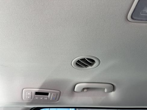 Used 2026 Kia Carnival FWD image 20