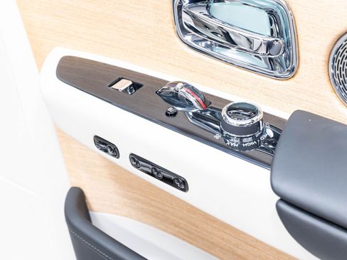 Used 2019 Rolls-Royce Phantom Sedan RWD image 32