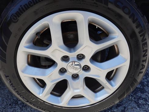 Used 2015 Jeep Renegade Latitude w/ Popular Equipment Group FWD image 7