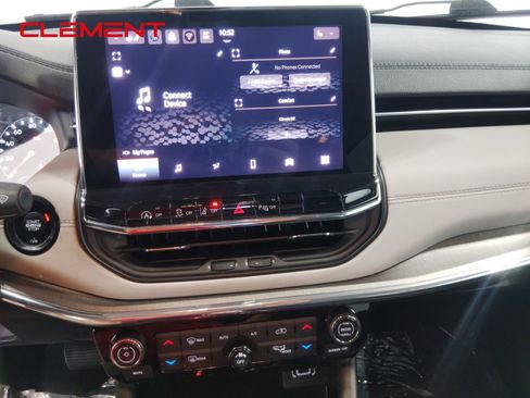 Used 2022 Jeep Compass Limited image 22