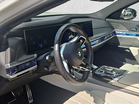 Used 2025 BMW 760i xDrive w/ Executive Package AWD/4WD image 10