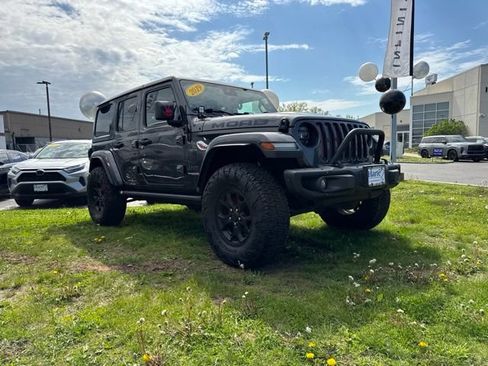 Used 2019 Jeep Wrangler Unlimited Sahara w/ Quick Order Package 24M Moab AWD/4WD image 1