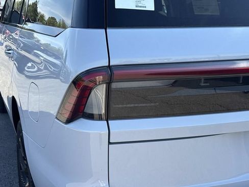 New 2026 Lincoln Navigator Reserve w/ Jet Appearance Package AWD/4WD image 9