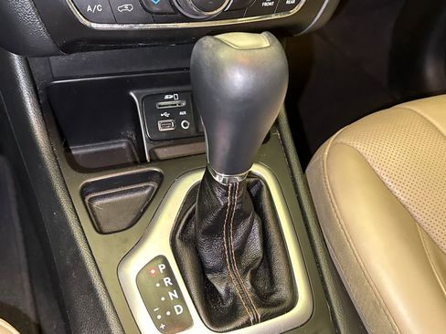 Used 2016 Jeep Cherokee Limited w/ Luxury Group FWD image 28