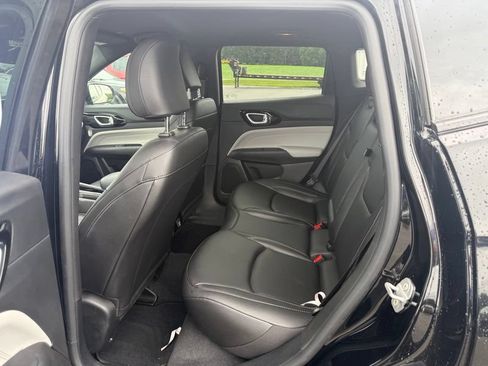 Used 2025 Jeep Compass Limited AWD/4WD image 5