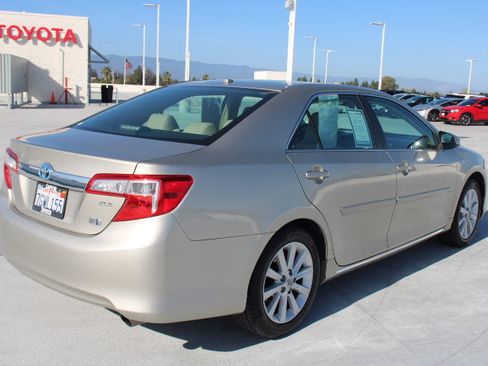 Used 2014 Toyota Camry XLE w/ Leather Package image 3