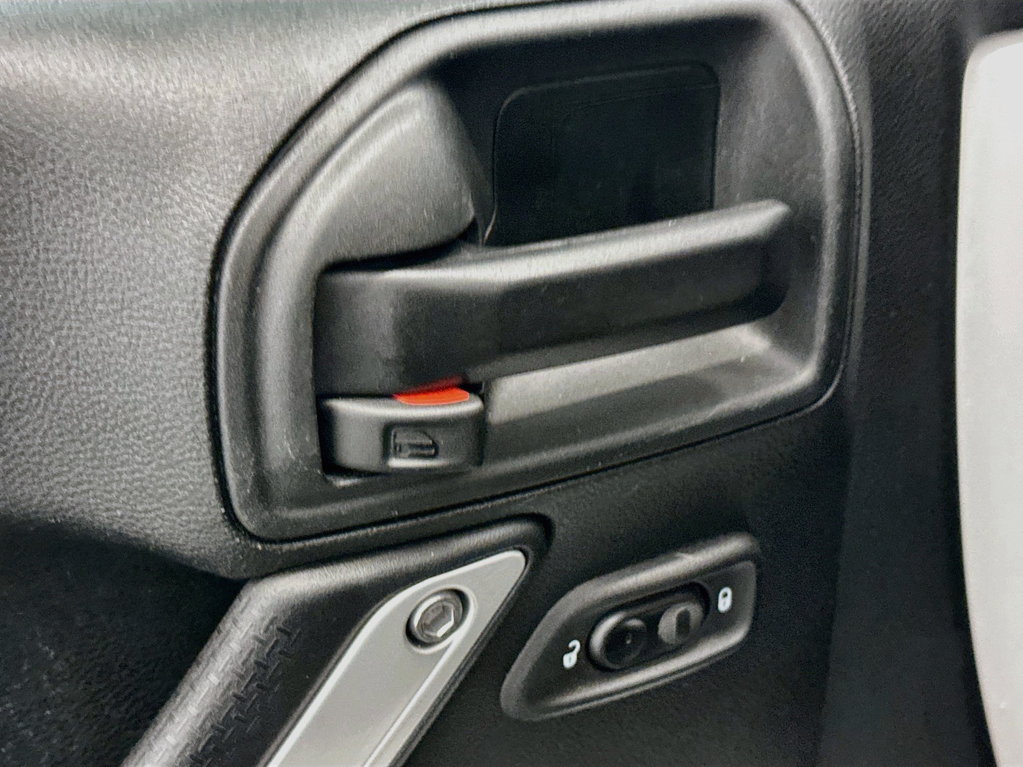 Used 2018 Jeep Wrangler Unlimited Sahara w/ Connectivity Group AWD/4WD image 15