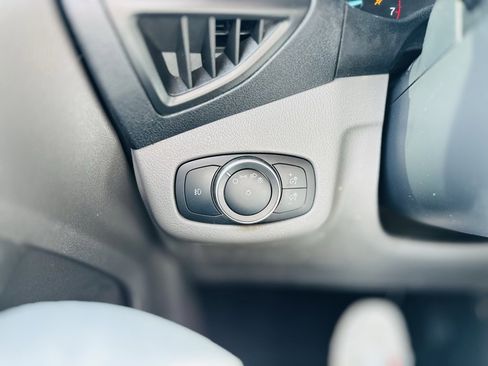 Used 2020 Ford Transit Connect XLT image 27