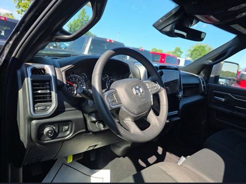 Used 2025 RAM 2500 Big Horn AWD/4WD image 2
