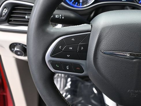 Used 2024 Chrysler Pacifica Touring-L FWD image 26