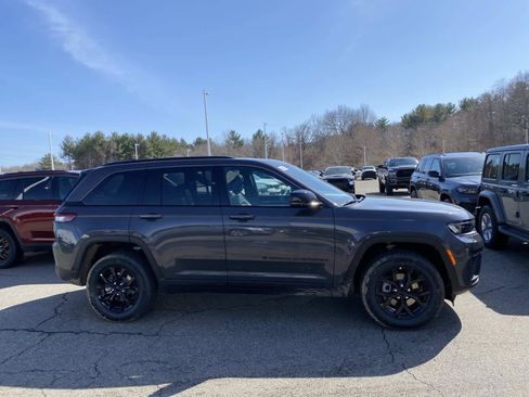New 2026 Jeep Grand Cherokee Altitude image 2