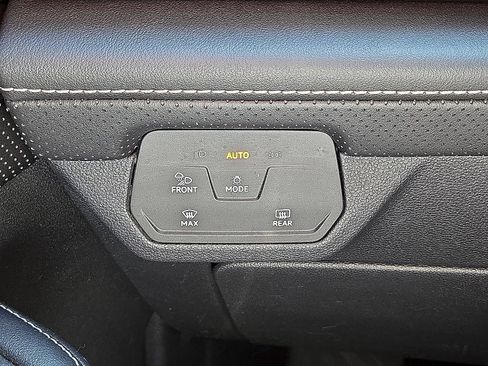 Used 2024 Volkswagen Atlas Cross Sport SE FWD image 25