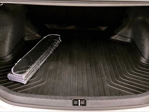 Used 2015 Toyota Corolla LE image 33