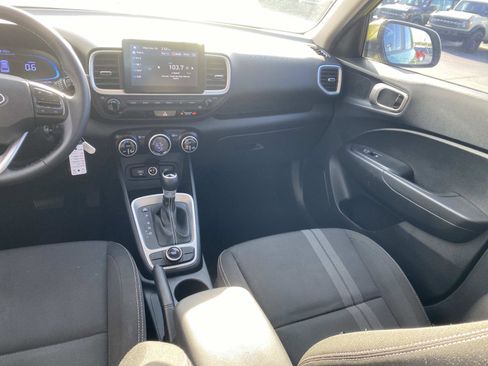 Used 2023 Hyundai Venue SEL image 14