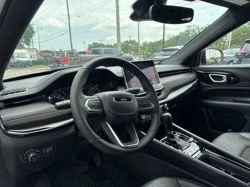 Used 2025 Jeep Compass Trailhawk AWD/4WD image 19