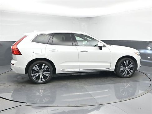 Used 2023 Volvo XC60 B5 Plus image 8