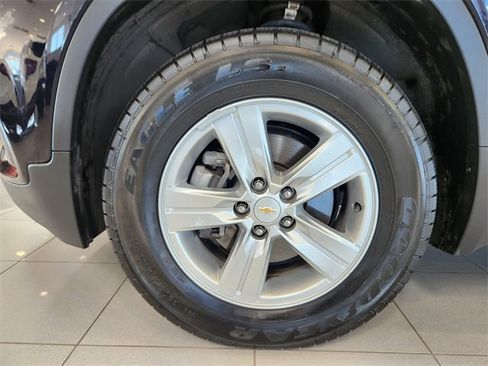 Used 2022 Chevrolet Trax LT w/ LT Convenience Package image 17