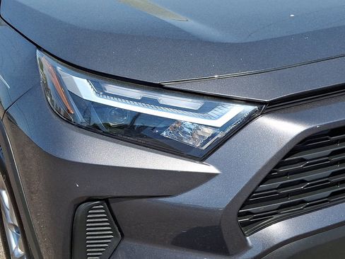 Used 2025 Toyota RAV4 LE AWD/4WD image 9