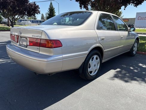 Used 2000 Toyota Camry LE FWD image 13