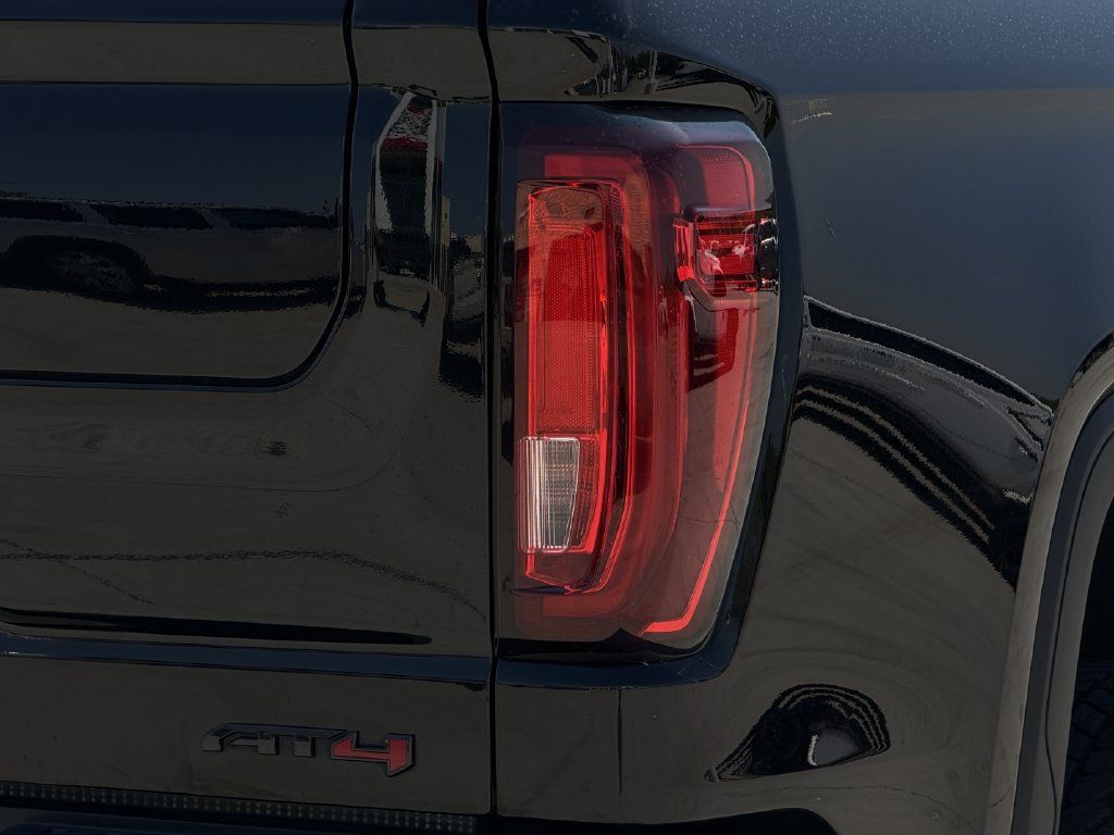 Used 2021 GMC Sierra 1500 AT4 w/ AT4 Premium Package AWD/4WD image 13