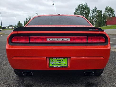 Used 2009 Dodge Challenger SRT8 RWD image 4